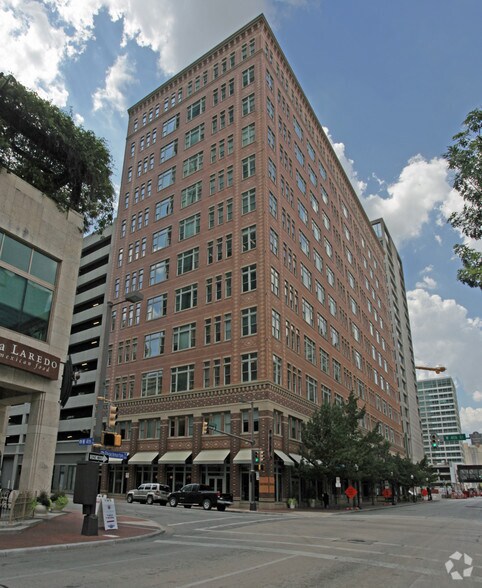 420 Throckmorton St, Fort Worth, TX à louer - Photo principale – Image 1 sur 11