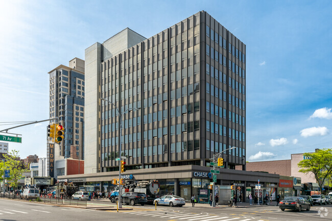 Plus de détails pour 108-18 Queens Blvd, Forest Hills, NY - Bureau à louer