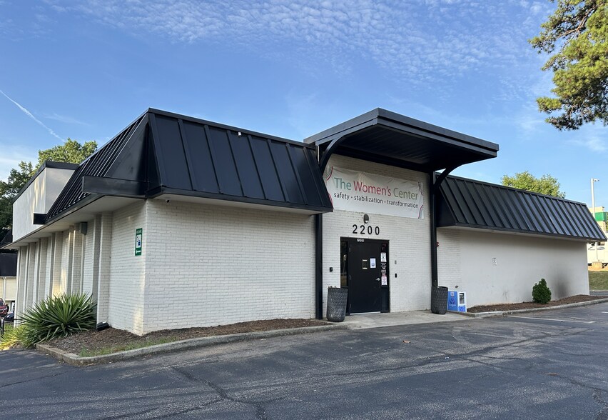 2200 New Bern Ave, Raleigh, NC à vendre - Photo de l’immeuble – Image 1 sur 18