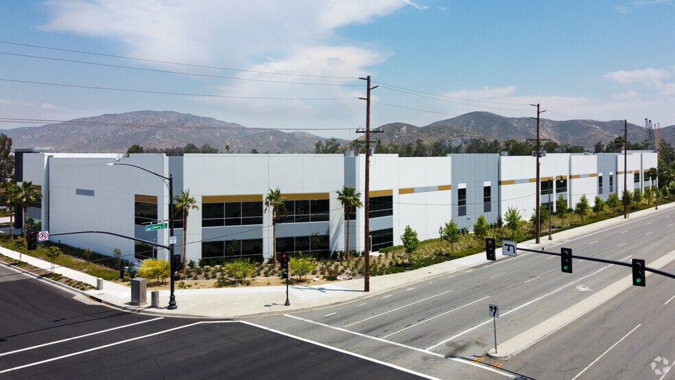 10917 Cherry Ave, Fontana, CA à louer - Photo principale – Image 1 sur 3