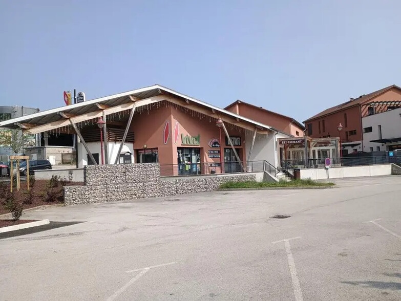 Local commercial dans Maillat à louer - Photo de l’immeuble – Image 2 sur 6