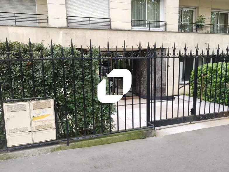 Bureau dans Paris à vendre - Hall d’entrée – Image 3 sur 3