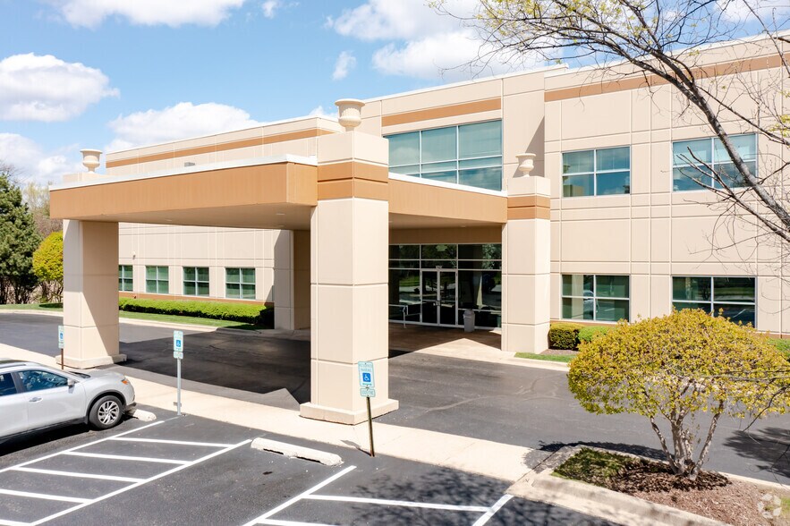 7425 Janes Ave, Woodridge, IL à louer - Photo de l’immeuble – Image 2 sur 4