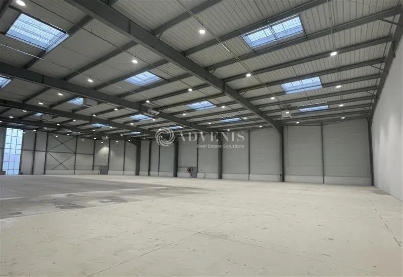 Local d’activités dans Le Mesnil-Amelot à louer - Photo de l’immeuble – Image 3 sur 9