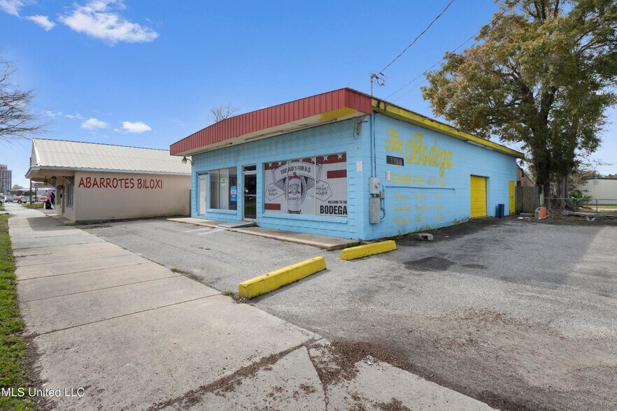 319 Caillavet St, Biloxi, MS à vendre - Photo de l’immeuble – Image 3 sur 12