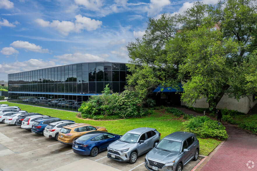 3535 Briarpark Dr, Houston, TX à vendre - Photo de l’immeuble – Image 2 sur 5