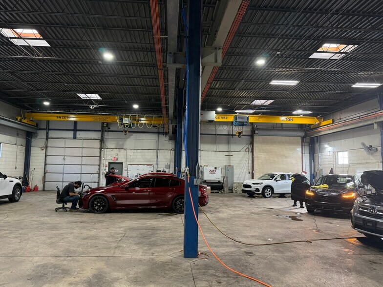 731 Morse Ave, Schaumburg, IL à louer - Photo de l’immeuble – Image 3 sur 4