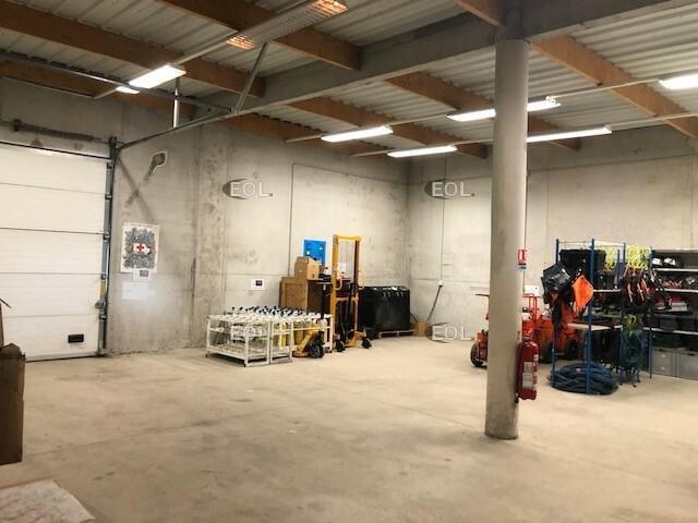 Local d’activités dans Châteauneuf-les-Martigues à louer - Photo de l’immeuble – Image 1 sur 8