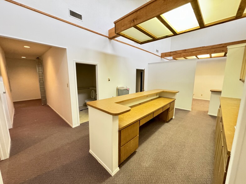 910 N Davis Dr, Arlington, TX à louer - Photo intérieure – Image 2 sur 6