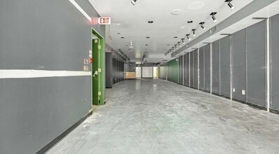 665-667 Yonge St, Toronto, ON à louer Photo intérieure– Image 1 sur 4