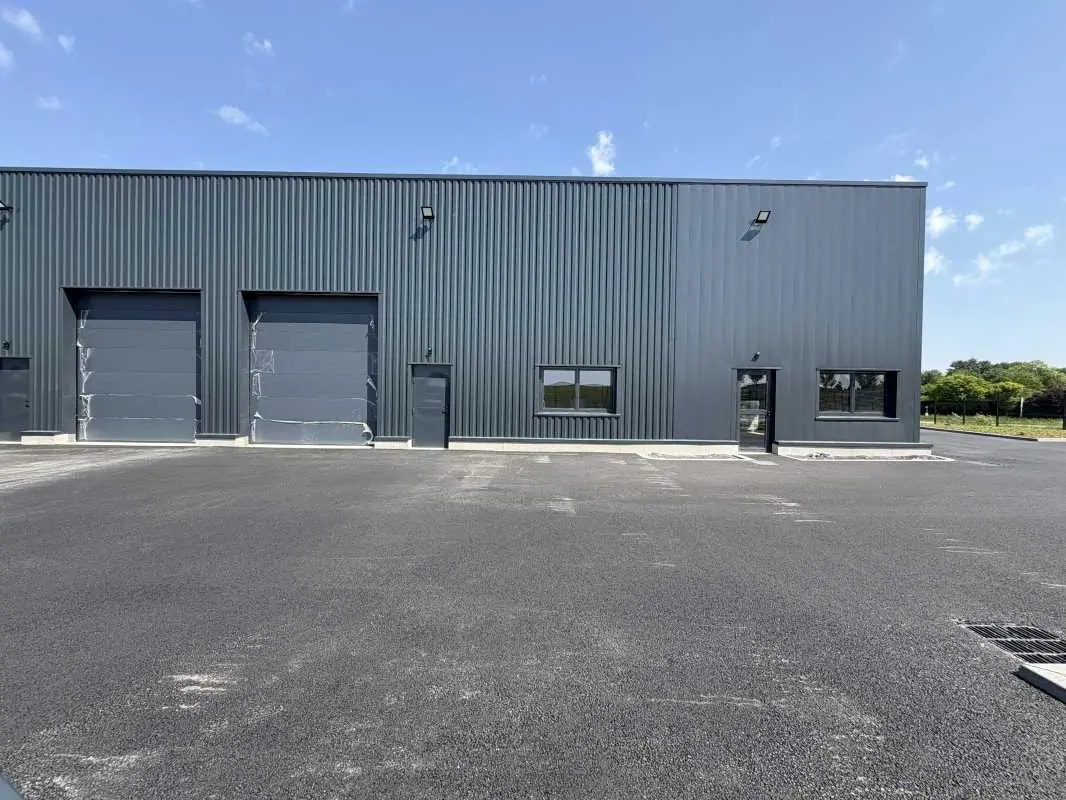 Local d’activités dans Moyvillers à louer Photo de l’immeuble– Image 1 sur 4