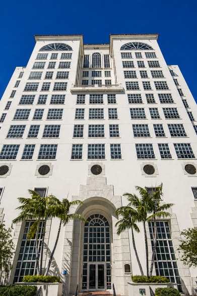 2 Alhambra Plz, Coral Gables, FL à louer - Photo de l’immeuble – Image 2 sur 19