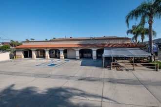 150 S Hewes St, Orange, CA à louer Photo de l’immeuble– Image 2 sur 9