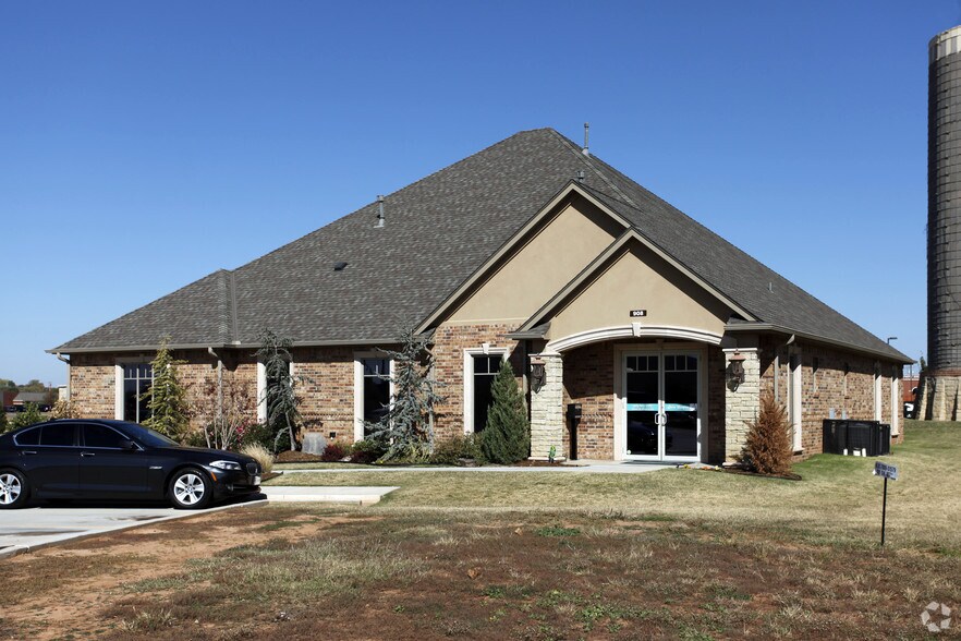 908 SW 107th St, Oklahoma City, OK à louer - Photo de l’immeuble – Image 2 sur 5