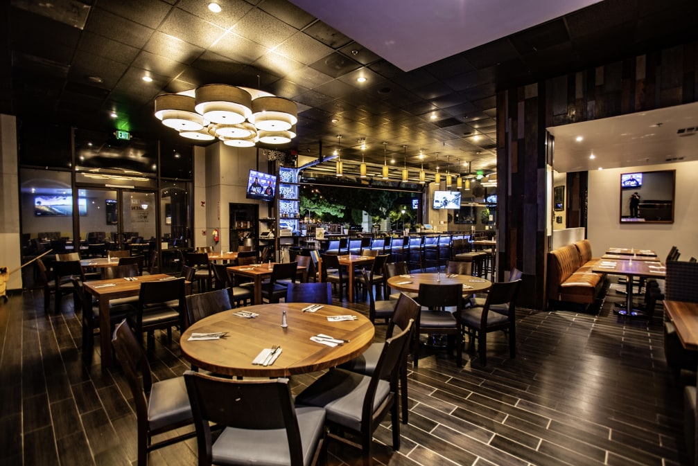 101 W Mission Blvd, Pomona, CA à louer Photo intérieure– Image 1 sur 25