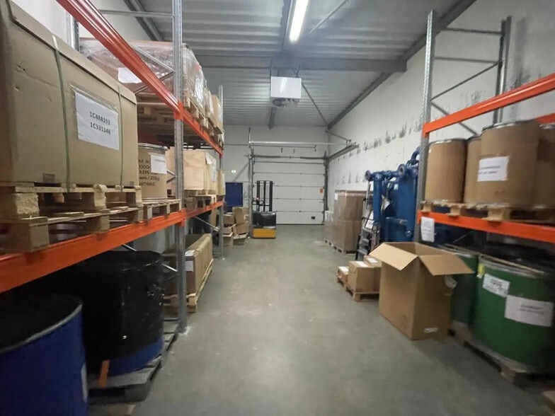 Local d'activités dans Vigny à vendre - Photo intérieure – Image 2 sur 12