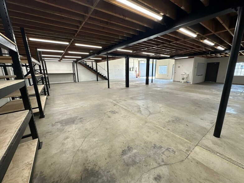 14611 Bessemer St, Van Nuys, CA à louer - Photo de l’immeuble – Image 3 sur 9