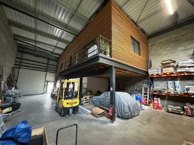 Local d'activités dans Latresne à vendre - Photo de l’immeuble – Image 2 sur 8