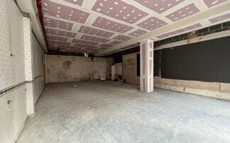 Plus de détails pour 27 High St, Royston - Local commercial à louer