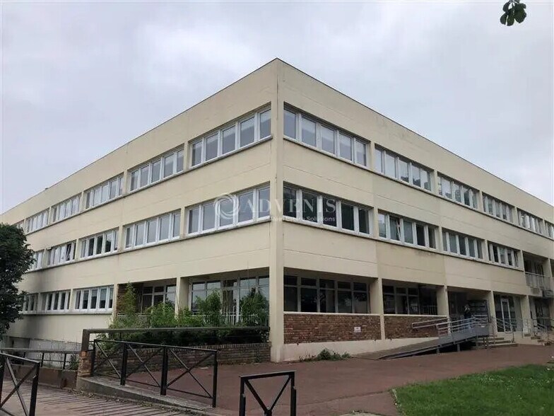Bureau dans Maurepas à louer - Photo de l’immeuble – Image 1 sur 5