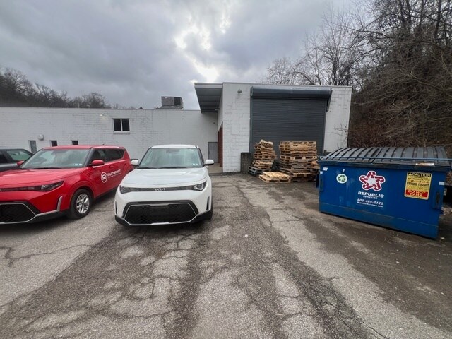 1032-1034 Saw Mill Run Blvd W, Pittsburgh, PA à louer - Photo de l’immeuble – Image 3 sur 5