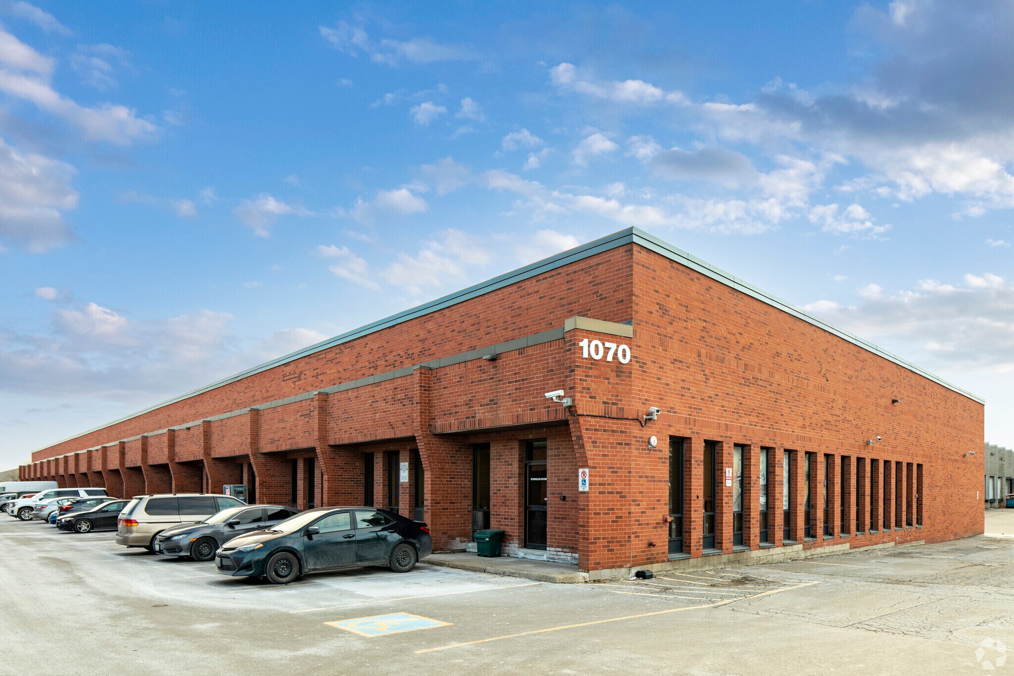 1100 Mid-Way Blvd, Mississauga, ON à louer Photo principale– Image 1 sur 5