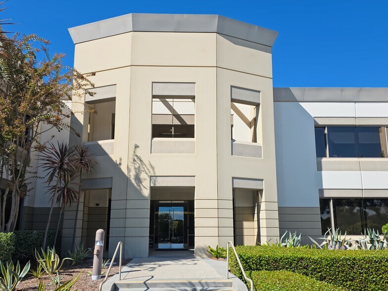 30700 Russell Ranch Rd, Westlake Village, CA à louer - Photo de l’immeuble – Image 3 sur 15