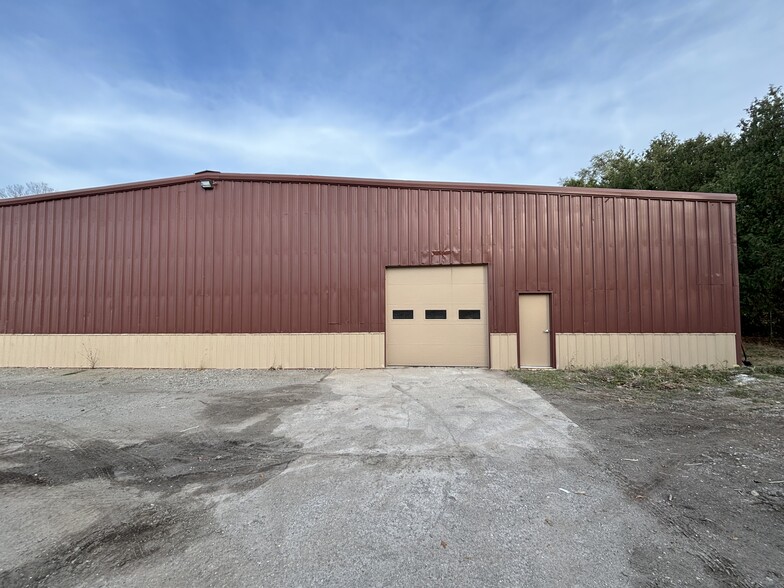 160 N Ortonville Rd, Ortonville, MI à louer - Photo de l’immeuble – Image 3 sur 12