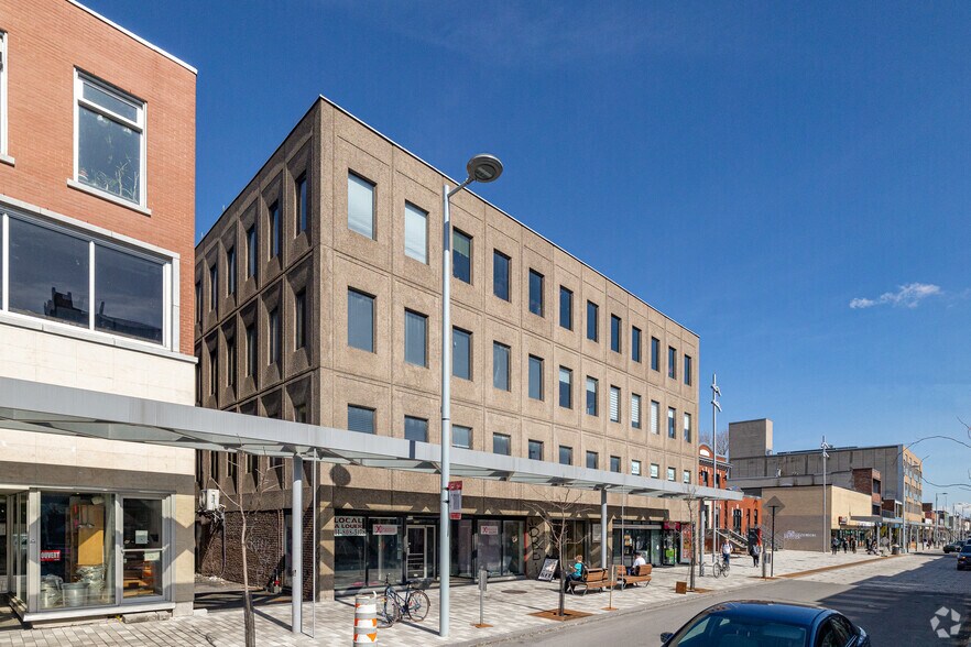 7091-7111 Rue Saint-Hubert, Montréal, QC à vendre - Photo de l’immeuble – Image 2 sur 2