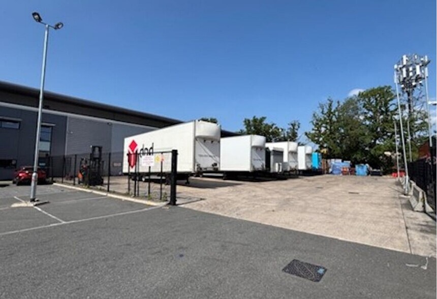Crockfold Ln, Basingstoke à louer - Photo de l’immeuble – Image 2 sur 2