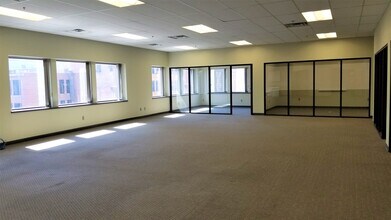 230 2nd St SE, Cedar Rapids, IA à louer Hall d’entrée– Image 2 sur 7