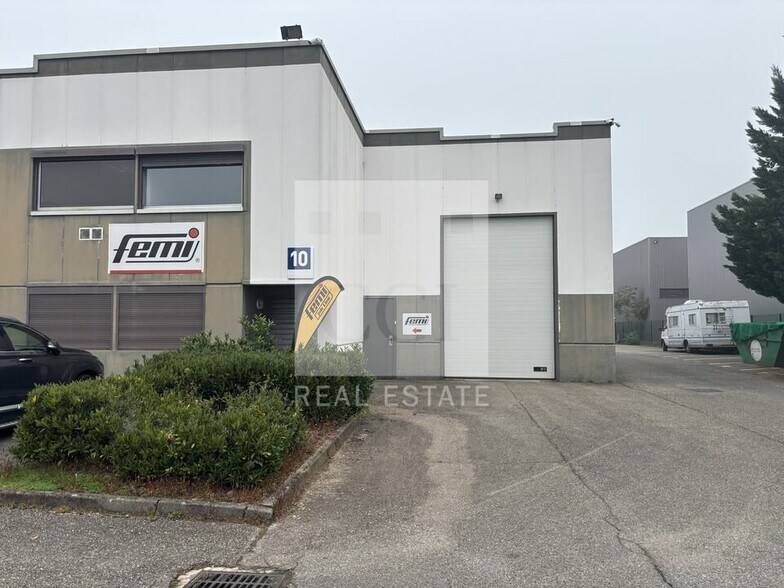 58 Avenue Des Bruyères, Décines-Charpieu à louer - Photo de l’immeuble – Image 2 sur 11