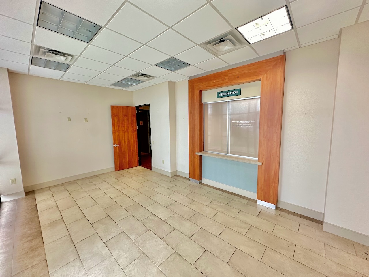 1222 W Oaklawn Rd, Pleasanton, TX à louer Photo intérieure– Image 1 sur 18