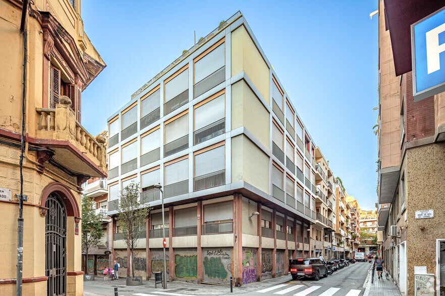 Immeuble residentiel dans Barcelone, Barcelona à vendre - Photo principale – Image 1 sur 1