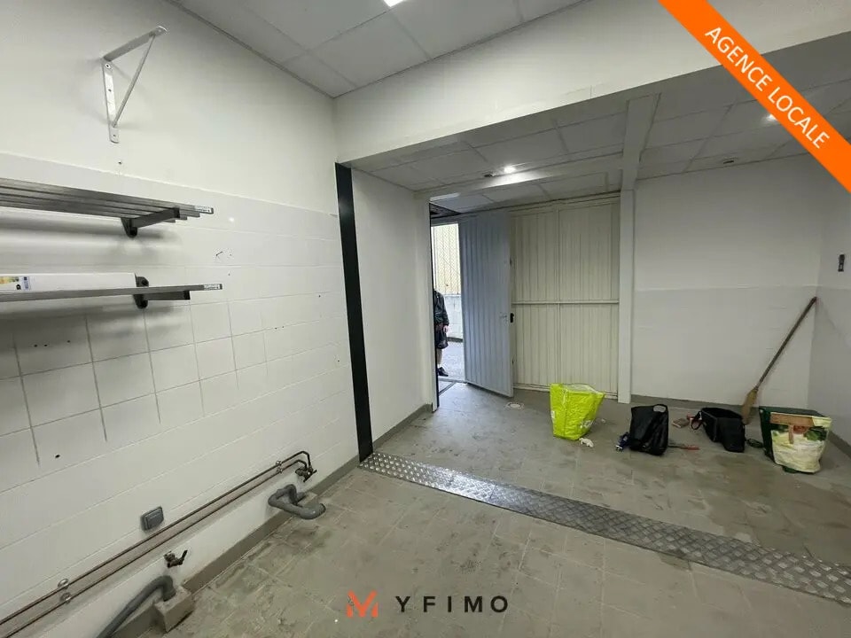 Local d’activités dans Ecquevilly à louer Photo de l’immeuble– Image 1 sur 8