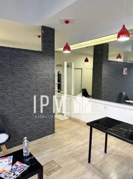 Local commercial dans Marseille à vendre - Photo de l’immeuble – Image 3 sur 5