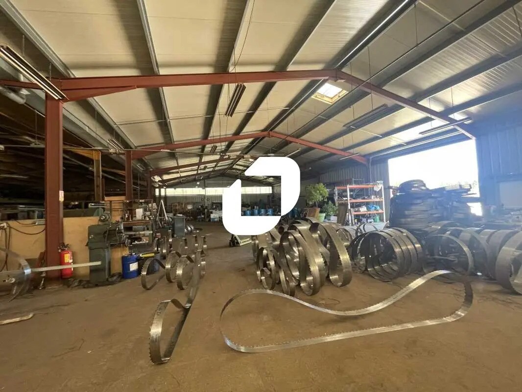 Bureau dans Belin-Béliet à louer Photo de l’immeuble– Image 1 sur 6