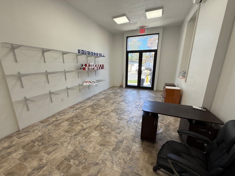 11520 Jamaica Ave, Richmond Hill, NY à louer - Photo intérieure – Image 3 sur 6