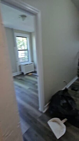 864 E 221st St, Bronx, NY à vendre - Vidéo sur l’annonce professionnelle – Image 2 sur 7