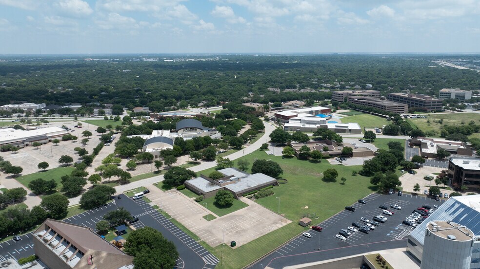 4917 Briarhaven Rd, Fort Worth, TX à vendre - Photo de l’immeuble – Image 3 sur 5