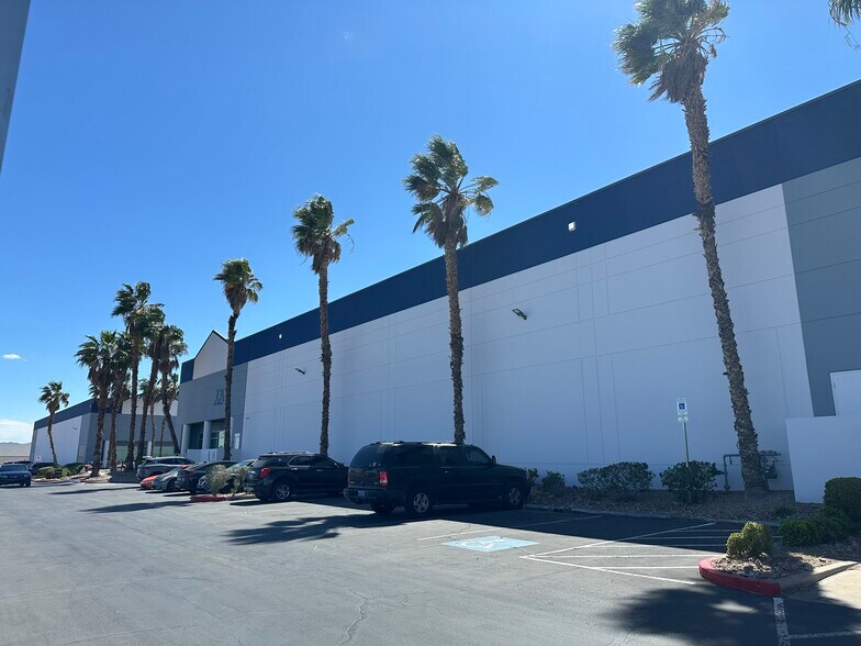 150 Cassia Way, Henderson, NV à louer - Photo de l’immeuble – Image 2 sur 10