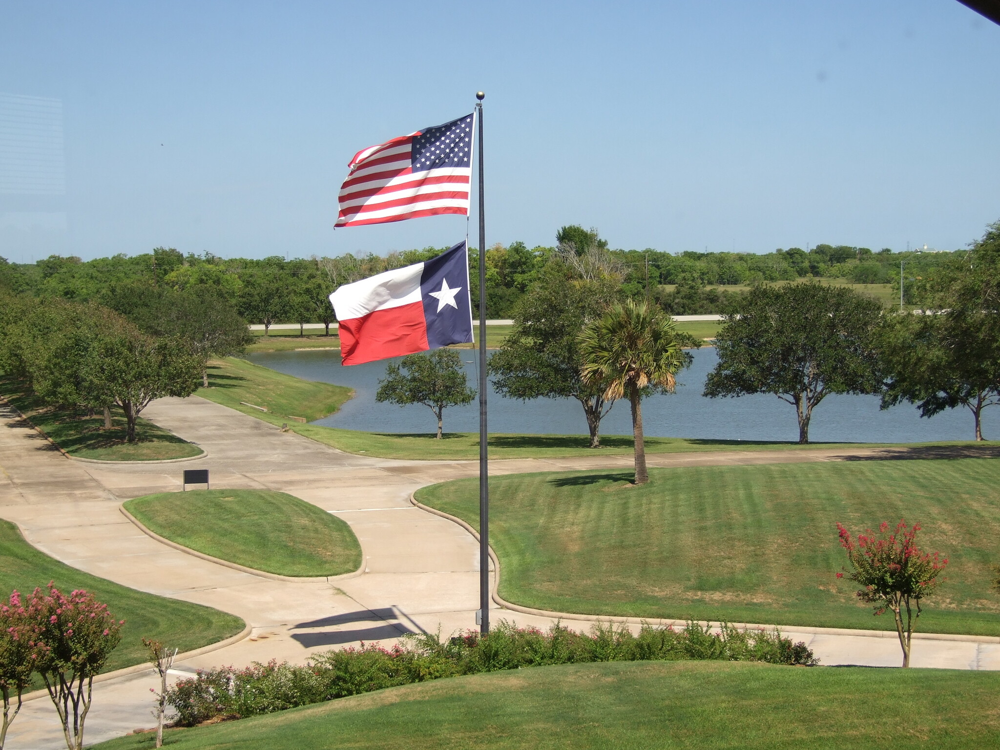 4001 Technology Dr, Angleton, TX à louer Photo de l’immeuble– Image 1 sur 3