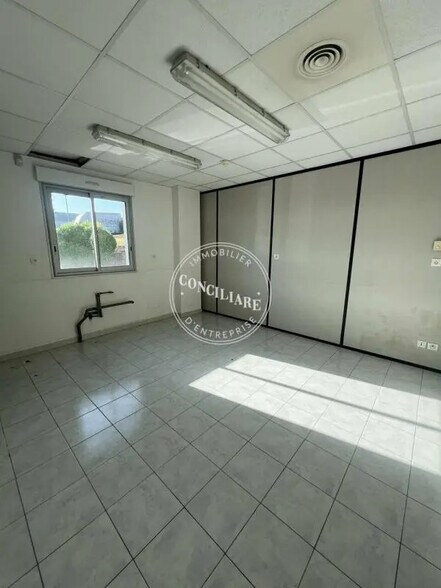 Local d'activités dans Mondouzil à vendre - Photo de l’immeuble – Image 2 sur 6