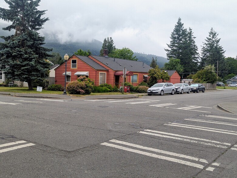 145 E 3rd St, North Bend, WA à louer - Photo de l’immeuble – Image 1 sur 14