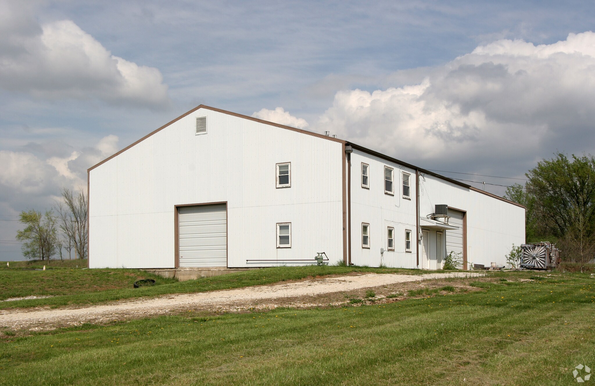 215 N Village Ter, Tonganoxie, KS à louer Photo principale– Image 1 sur 7