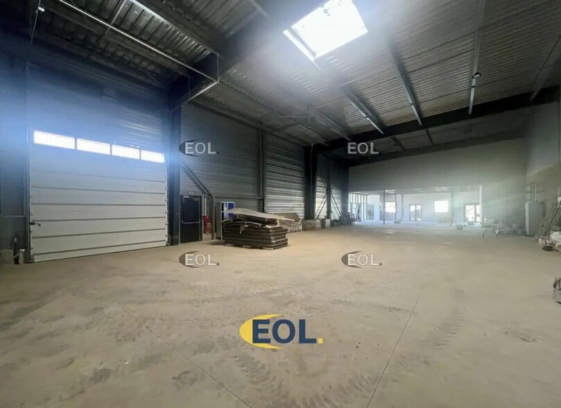Industriel/Logistique dans Villeneuve-sous-Dammartin à louer - Photo de l’immeuble – Image 2 sur 17