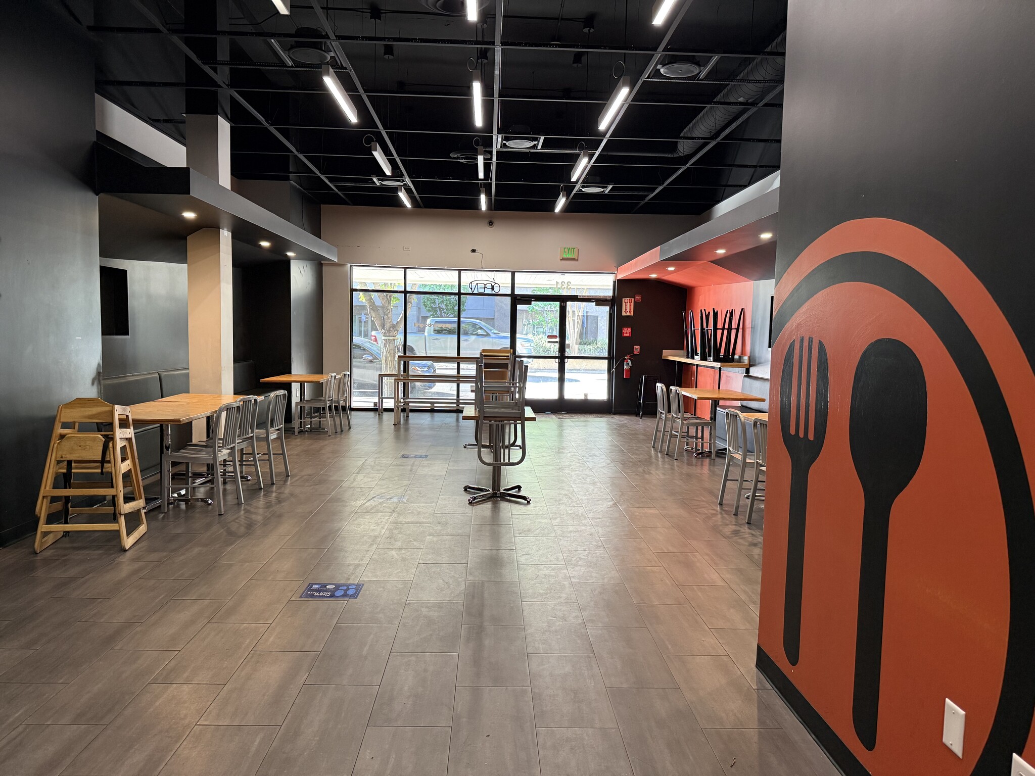 331 E Weber Ave, Stockton, CA à louer Photo intérieure– Image 1 sur 15