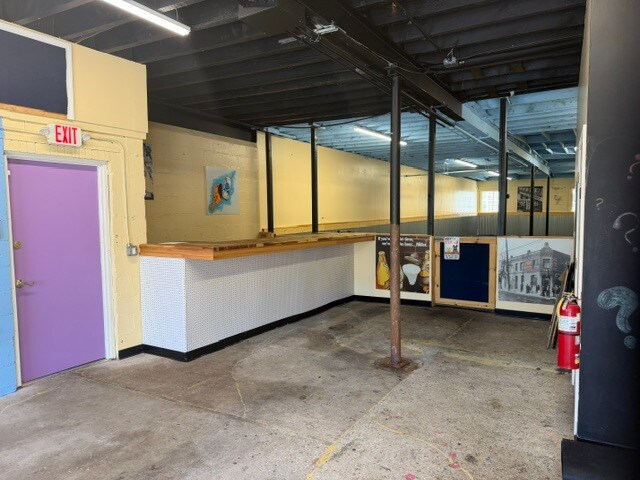 2197 S Kinnickinnic Ave, Milwaukee, WI à louer - Photo de l’immeuble – Image 2 sur 9