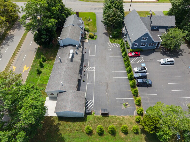 93 Elm St, Old Saybrook, CT à vendre - Photo de l’immeuble – Image 3 sur 30