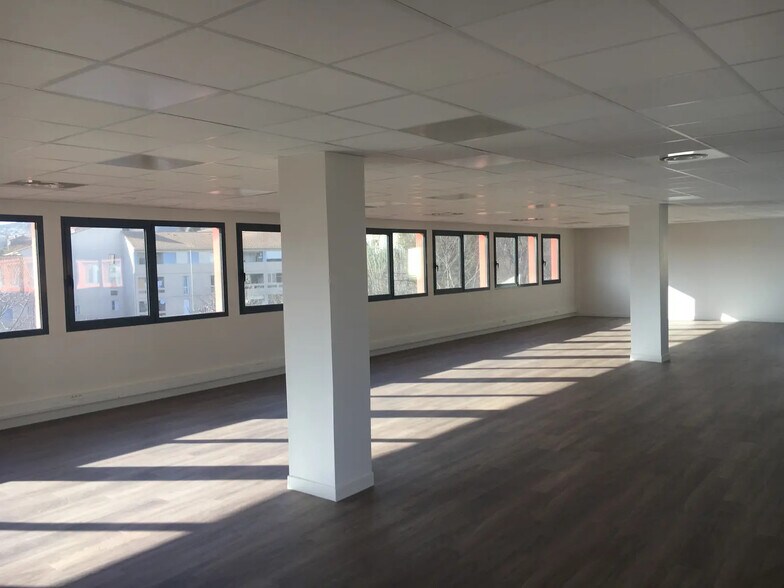 Bureau dans Marseille à louer - Photo de l’immeuble – Image 3 sur 6